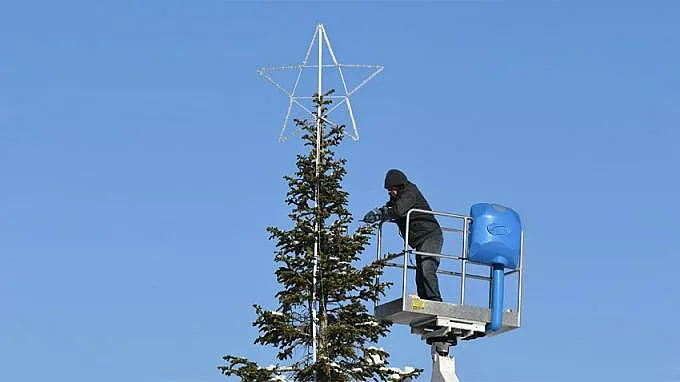 Коледната елха във Варна ще грейне на Никулден