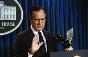 Излагат тялото на Буш-старши за поклонение на Капитолия