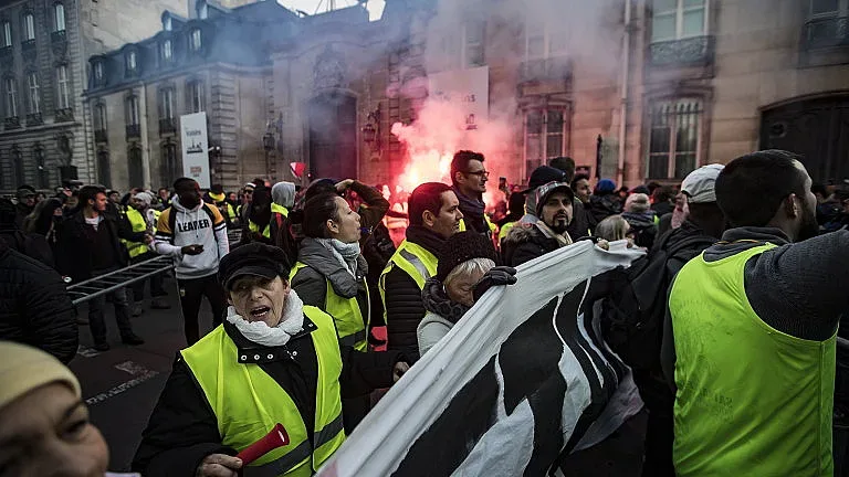 Отново протести на "Жълтите жилетки" във Франция