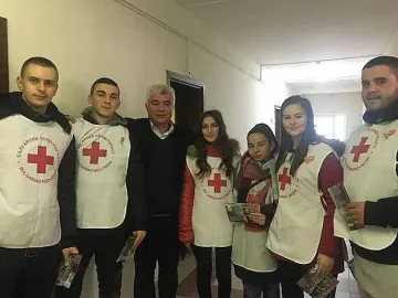 Млади червенокръстци от Момчилград с антиспин кампания