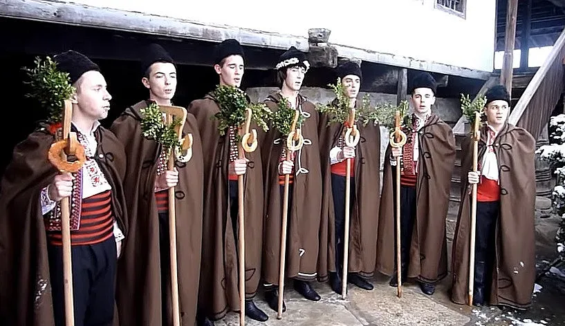 ЕМО "Етър" стартира "Училище за коледари"