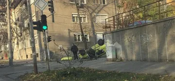 Такси се обърна на таван при катастрофа  в Стара Загора