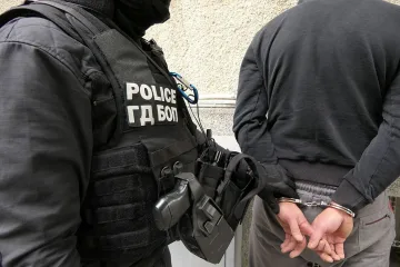 Хванали служител на НАП с 15 000 лева подкуп