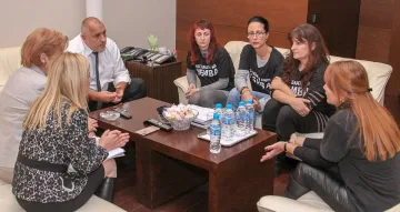 Протестиращите майки пак скарани