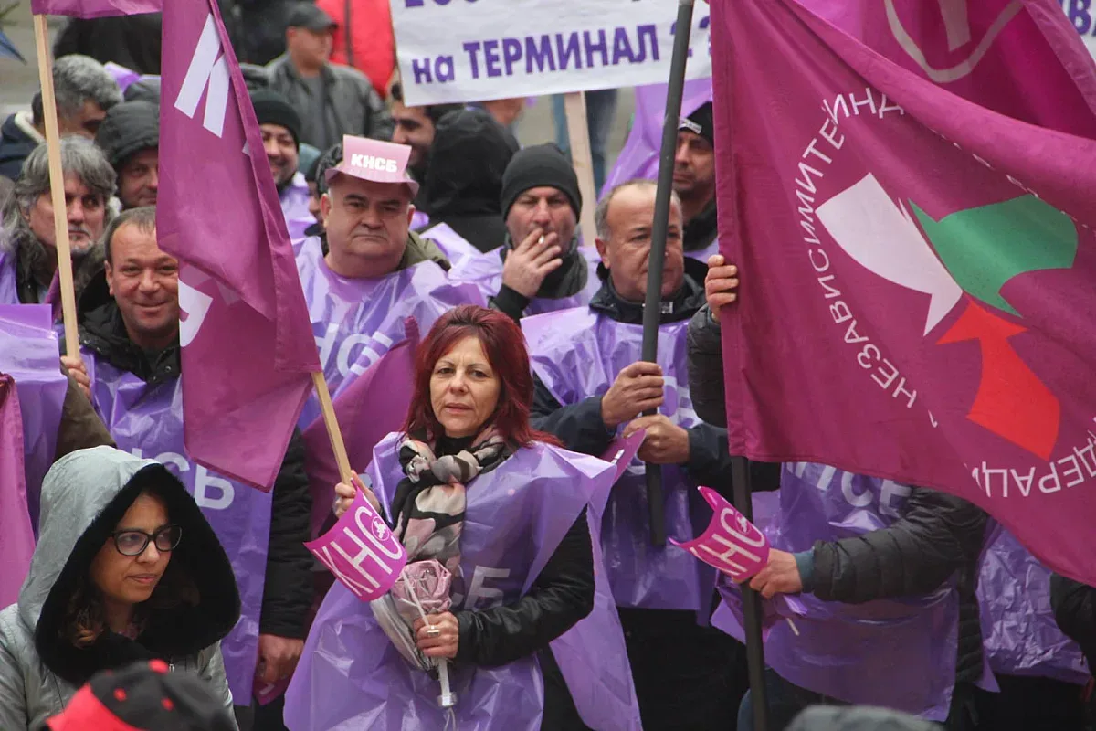 На митинга: ТЕЦ "Марица-изток 2" ще продължи да работи