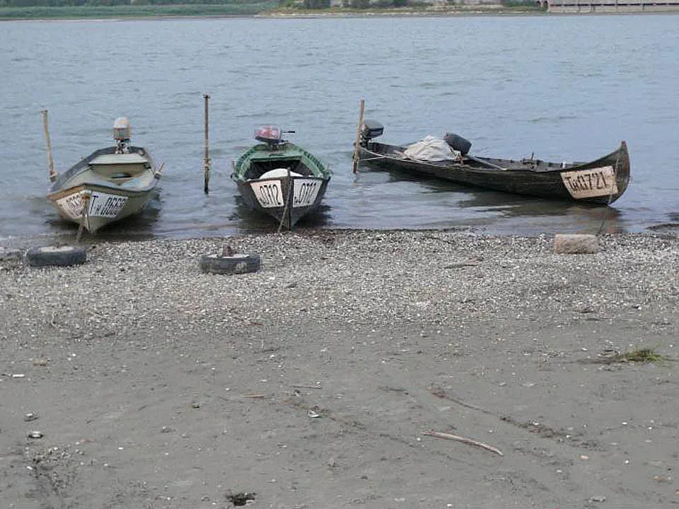 Село Попина брани лодкостоянката си