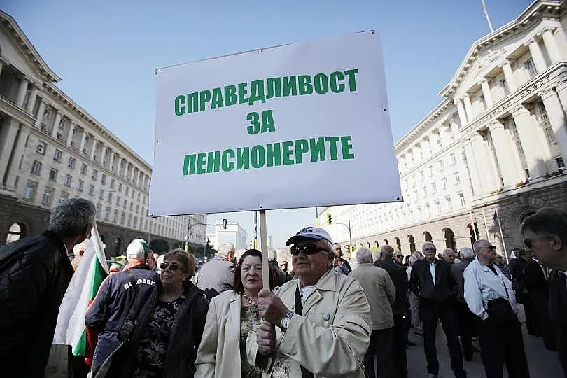 Минималната пенсия става 219,43 лв. от 1 юли догодина