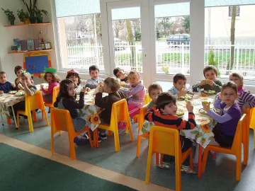 Храната в детските градини в Троян от кухня-майка