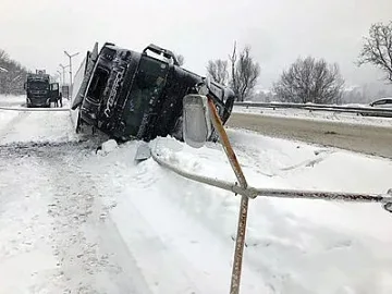 ТИР се обърна край Монтана