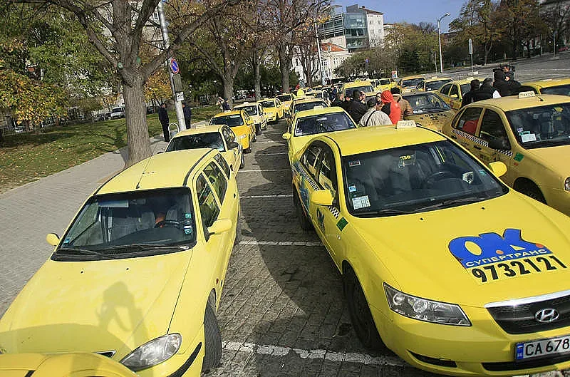 Таксиметрови шофьори ще протестират в София