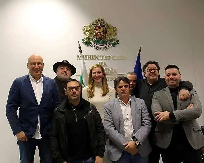 Ангелкова събра известни готвачи на помощ