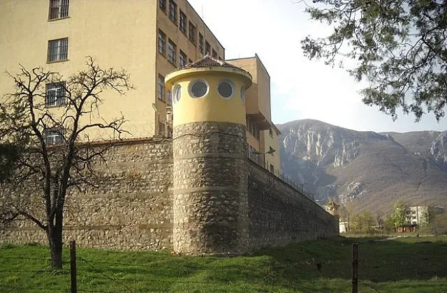 Намериха пластелин в кашкавал във Врачанския затвор