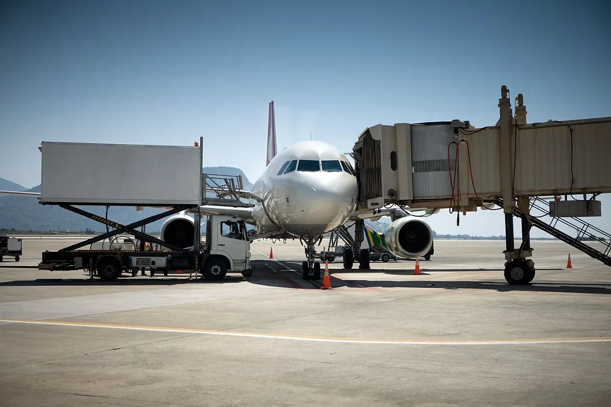 Разследват смъртта на българин в самолет