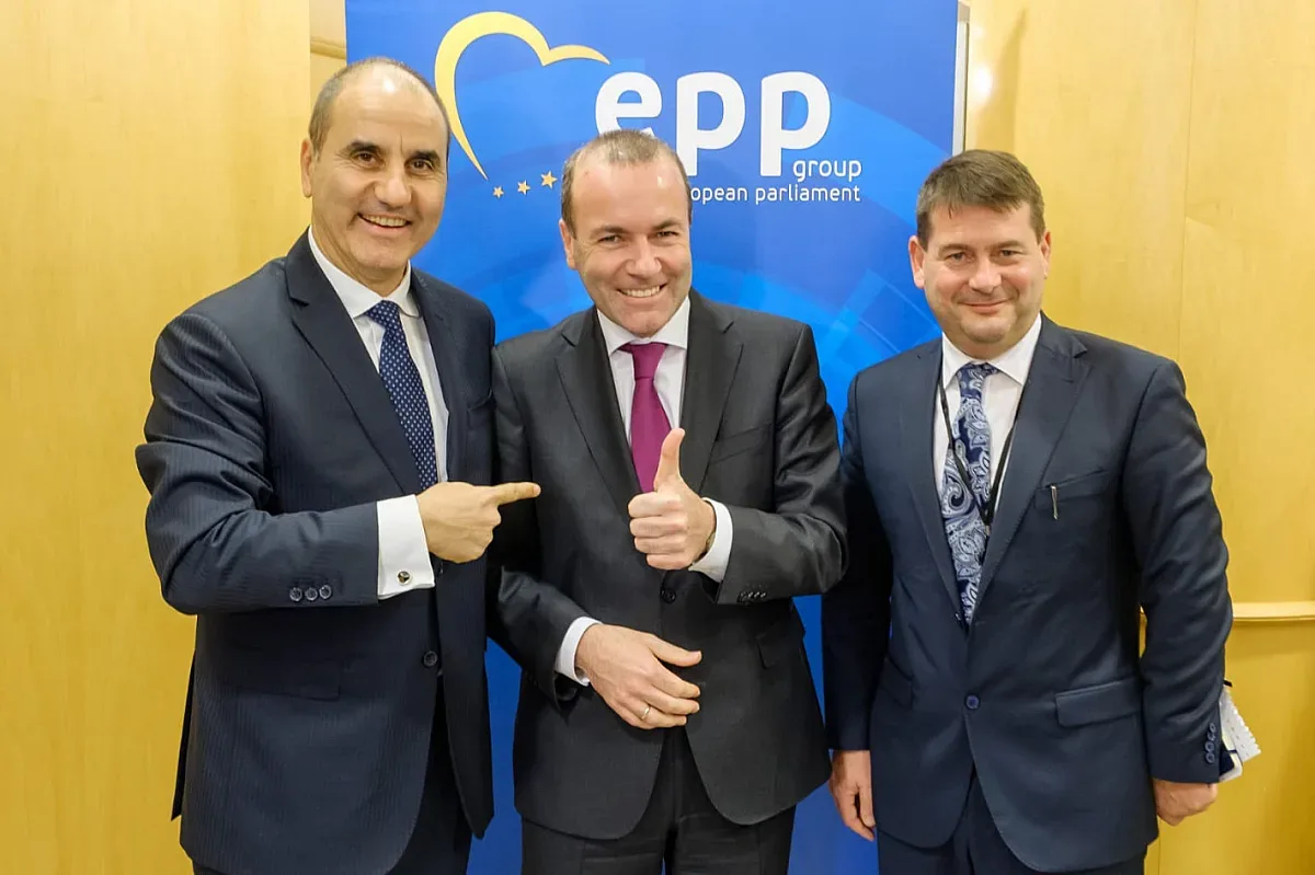 Цветанов се срещна с шефа на ЕНП в ЕП Манфред Вебер