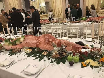 Голямото плюскане в Галерията било платено