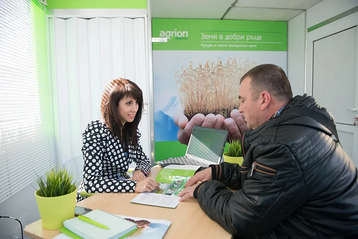 Нотариуси: Финализирайте сделките за земя преди Коледа