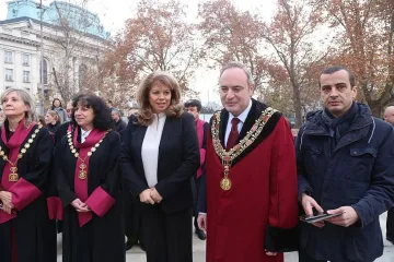 Илияна Йотова: СУ е духовен център