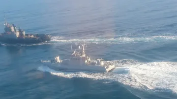 Русия и Украйна в морски бой, затвориха Керченския проток