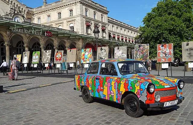 Вдигат Берлинска стена на Главната в Пловдив