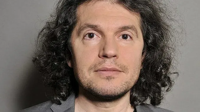 Сценарист на Слави към медиите: Вие по-остри ли сте?