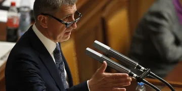 Чешкото правителство оцеля във вот на недоверие