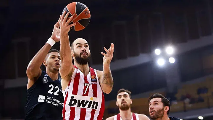 Олимпиакос надви Реал Мадрид в Евролигата