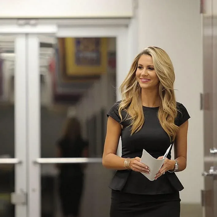 Футболист смаза репортерка