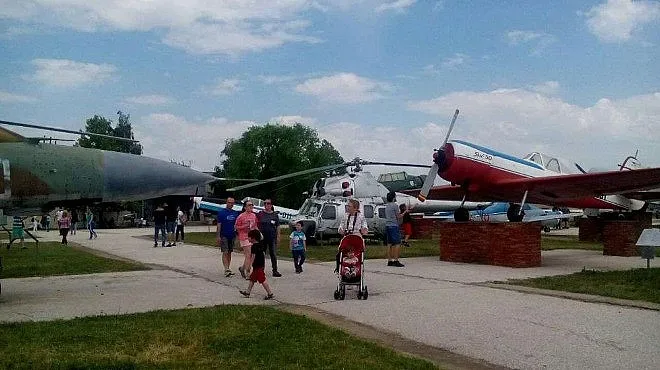"Приземяват" куп самолети и хеликоптери в Пловдив