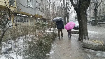 Валежите спират, но остава студено