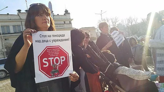 Майките на болни деца спират протеста