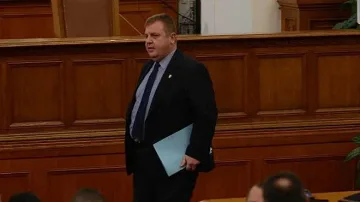 Каракачанов: Никой не е заключвал Валери Симеонов