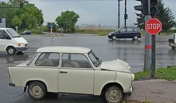 Пенсионер с трабантче блъсна пешеходец в Бургас