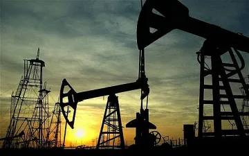 Нефтът поевтиня с 5 %, падна под $64 за барел