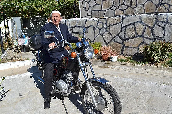 Имамин пътува  с „Хонда“ за петъчна молитва