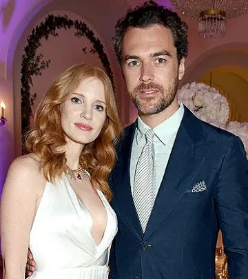 Джесика Частейн черпи за момиченце