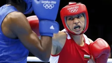 Стойка с медал от световното по бокс