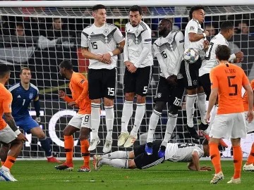 Луда вечер за Холандия