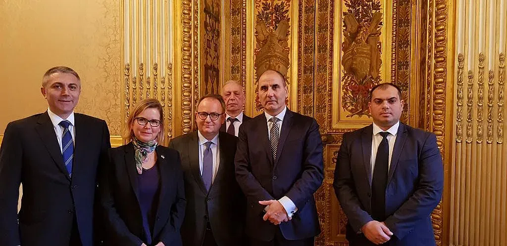 Цветанов се срещна с френски сенатори в Париж