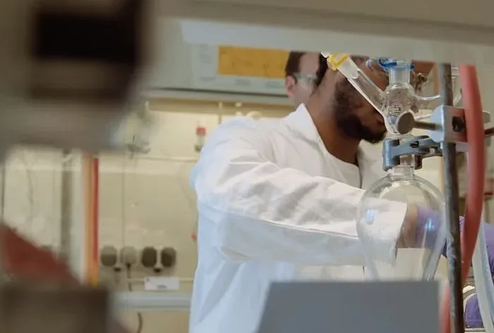 Създадоха молекула, способна да съхранява слънчевата енергия 18 г.