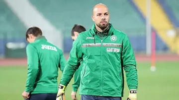 Ники Михайлов мина прегледи в Левски