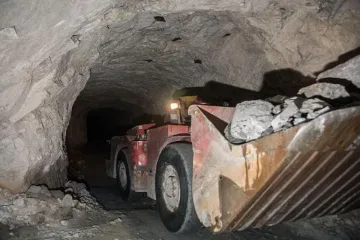 Паднала скала уби миньор