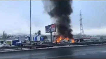 Пожар гори на Околовръстното шосе на София