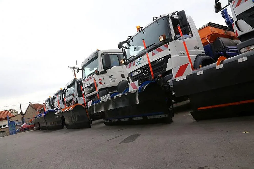 Екипи и техника готови за очаквания снеговалеж в София