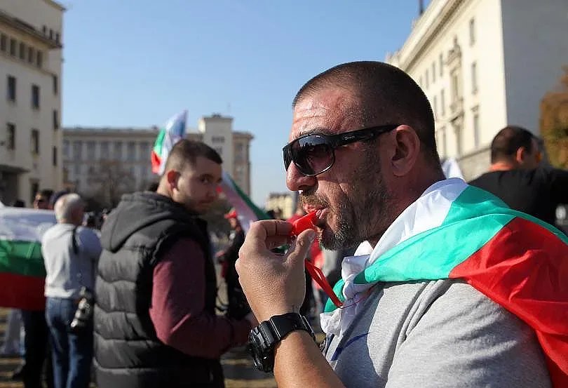 Започнаха протести и шествия в различни части на страната