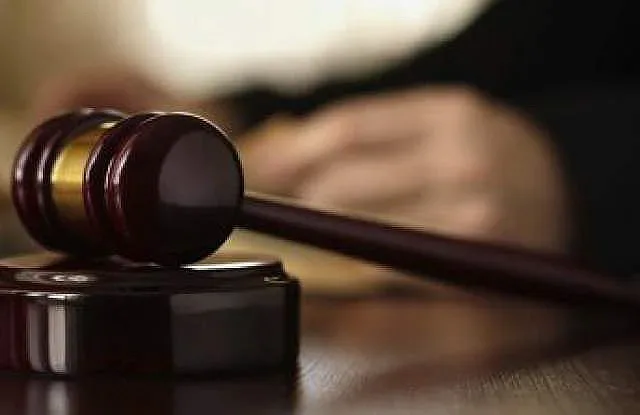 Апаш разби колата и задигна телефон на съдия