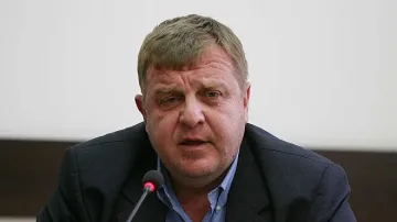 Каракачанов: Кабинетът е стабилен и след оставката