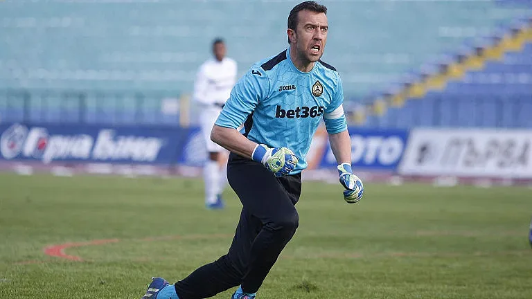 В ПЕТЪЧНИЯ "СТАНДАРТ": Гошо Вековен е на прага на историята