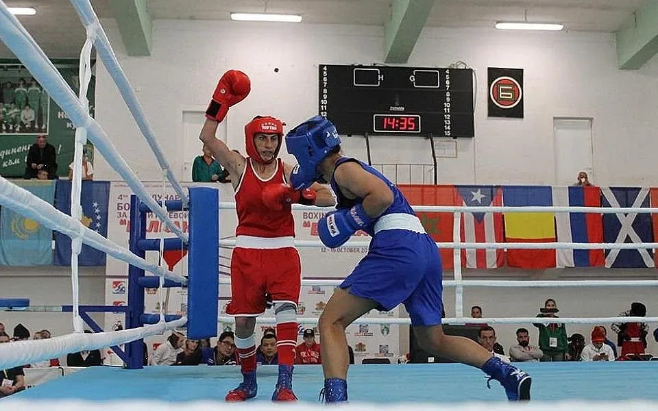 Асенова с победа на световното по бокс