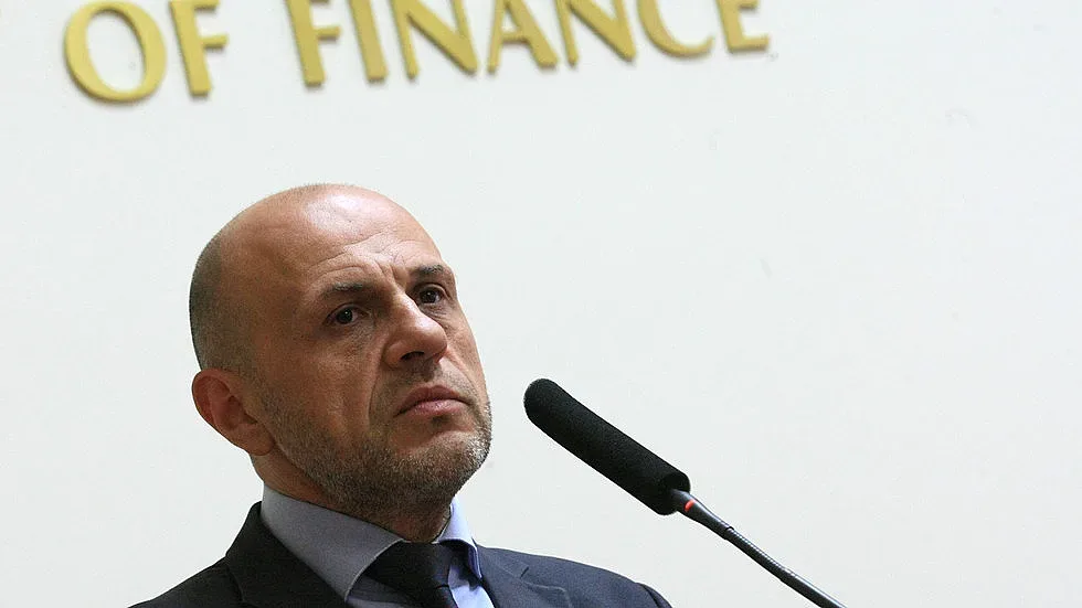 Дончев: Горивата може да е поевтинеят с повече от 5 ст.