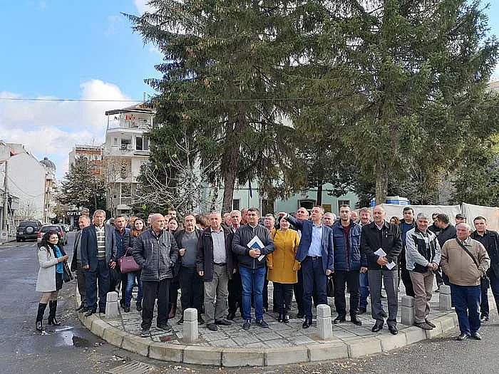 Мълчалив протест на кметове пред Горското в Кърджали